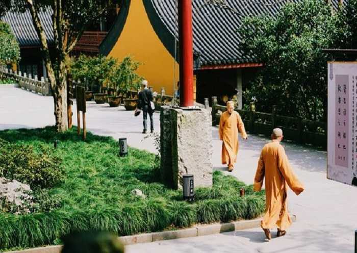 Day 4 - Lingyin Tempole has existed for 1700 years, hidden in the hills and surrounded by a tranquil environment.
