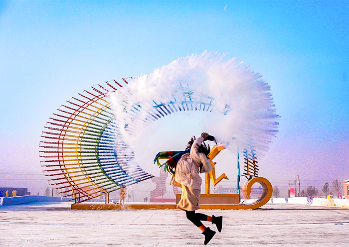 漠河“泼水成冰”体验