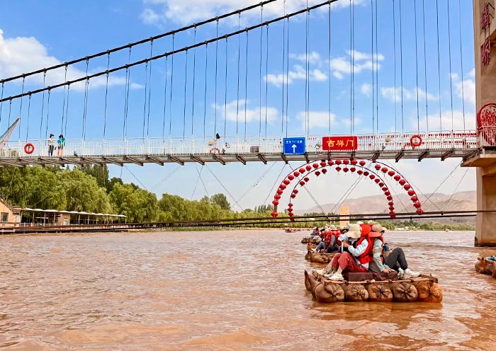 沙坡头羊皮筏子漂流