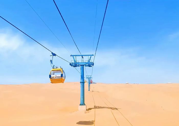 库尔齐沙漠高空滑索