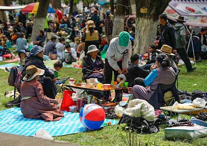 在罗布林卡过林卡