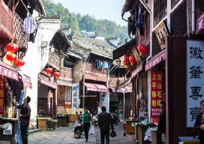 Day 7 - Tunxi Ancient Town is located in the center of Huangshan City, and has been a famous commercial center since ancient times.