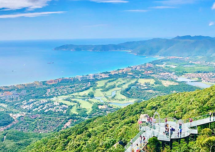 亚龙湾森林公园全景玻璃栈道