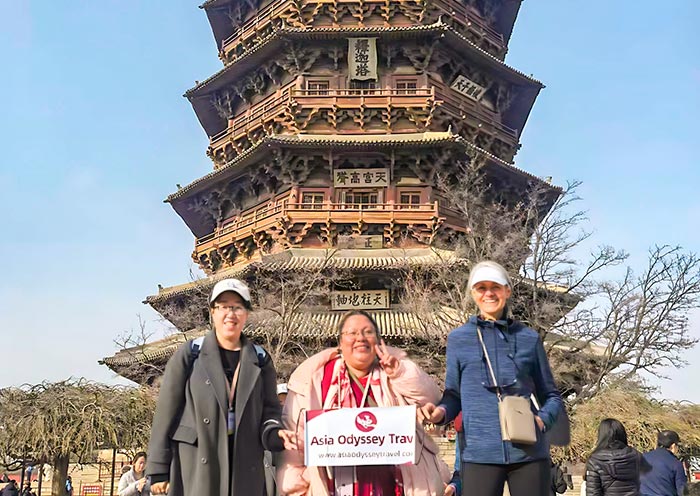 奥德赛旅行在应县木塔留影游客